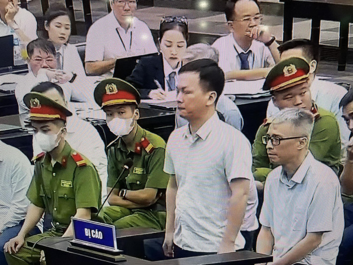 Bị cáo Nguyễn Tiến Thân, cựu chuyên viên Vụ Quan hệ Quốc tế, Văn phòng Chính phủ bị đề nghị từ 6-7 năm tù;