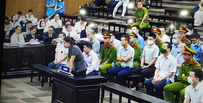 Tịch thu sung vào ngân sách nhà nước số tiền 1,9 tỷ đồng của Trần Thị Mai Xa - Giám đốc Công ty MasterLife mà bị cáo nộp cho cơ quan điều tra; Tịch thu số tiền 200 triệu đồng của bị cáo Lê Thị Ngọc Anh - cán bộ Ban Đối ngoại Trung ương Đảng; bị cáo Đào Minh Dương - Giám đốc Công ty CP Vijasun được người nhận hối lộ trả lại hơn 1,9 tỷ đồng, đã nộp 1,5 tỉ, còn phải truy thu 464 triệu để sung vào ngân sách nhà nước; Tịch thu sung vào ngân sách nhà nước số tiền 400 triệu đồng của Nguyễn Thị Dung Hạnh - Giám đốc Công ty TNHH G19 Việt Nam.