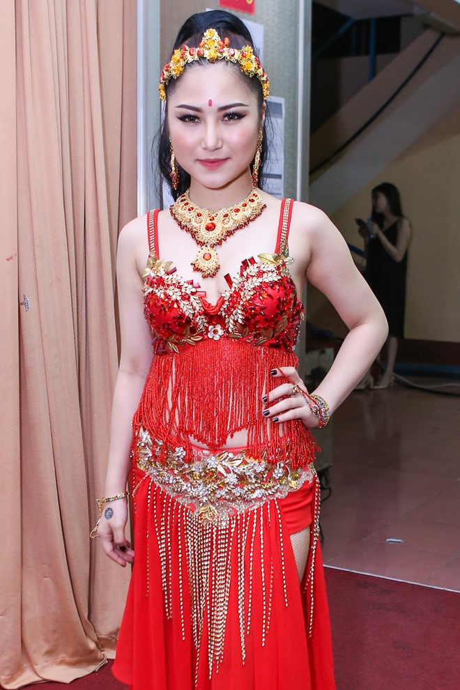 Hương Tràm khiến giám khảo và khán giả ngạc nhiên khi không chỉ hát tốt mà còn nhảy đẹp.