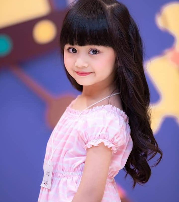 Ngoài đời, Baifern Freya thu hút người đối diện với vẻ ngoài xinh xắn.