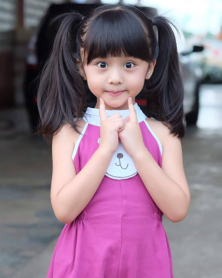 Trên trang cá nhân, mẹ Baifern Freya thường xuyên khoe ảnh của con gái.