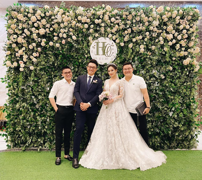 Hình ảnh trong đám cưới ở Hà Nội của Kiều Oanh chỉ được tiết lộ nhỏ giọt. Trên trang cá nhân, người đẹp xứ Huế dường như không chia sẻ bất kỳ thông tin nào về ngày vui của mình.
