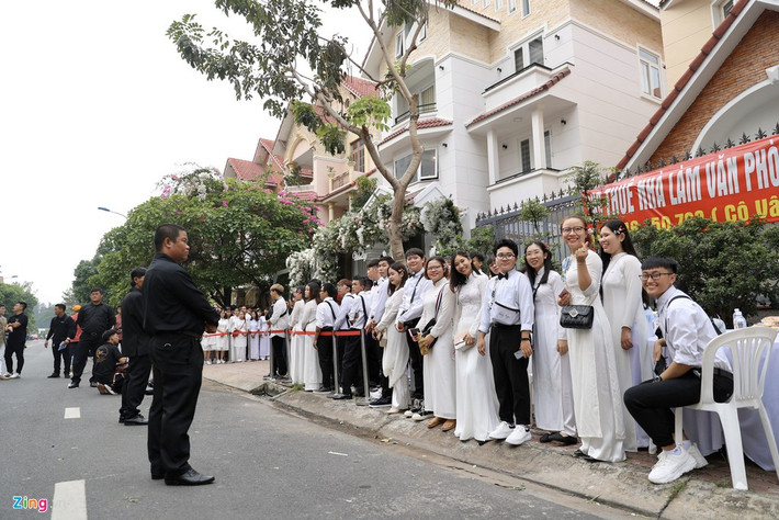 Vợ chồng Thắng - Nhi có rất nhiều người quý mến. Vì vậy, khi hay tin đôi uyên ương sắp lên xe hoa, các fan cũng đã chờ đợi để được thấy thần tượng hạnh phúc.