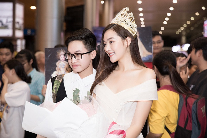 Trước đó Tường San tham gia Miss International 2019 với kết quả Top 8 chung cuộc và giành giải thưởng Trang phục dân tộc đẹp nhất của cuộc thi.