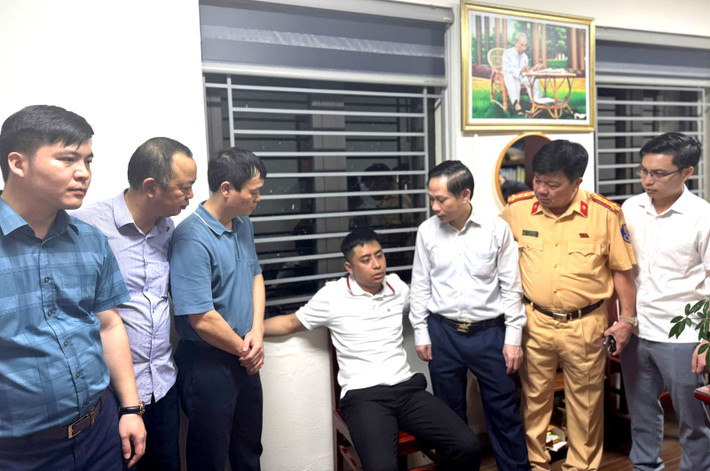Quá trình trốn chay, Khánh sử dụng nhiều phương tiện di chuyển về phía tỉnh Hải Dương. Đến khoảng 0h30 sáng 18/4, tại vị trí gần cây xăng Phú Thái, huyện Kim Thành, tỉnh Hải Dương, Khánh lên một chiếc container. Khoảng 10h30 cùng ngày, Khánh mua quần áo ở một cửa hàng tại tỉnh Phú Thọ.