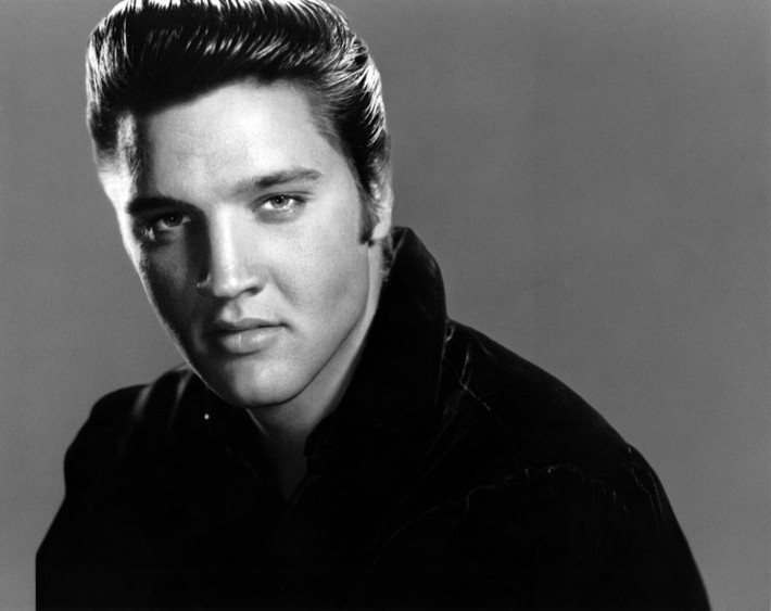 Ông hoàng nhạc Rock 'n Roll Elvis Presley qua đời năm 1977 cũng là một trong những người được cho là đã làm giả cái chết của mình.