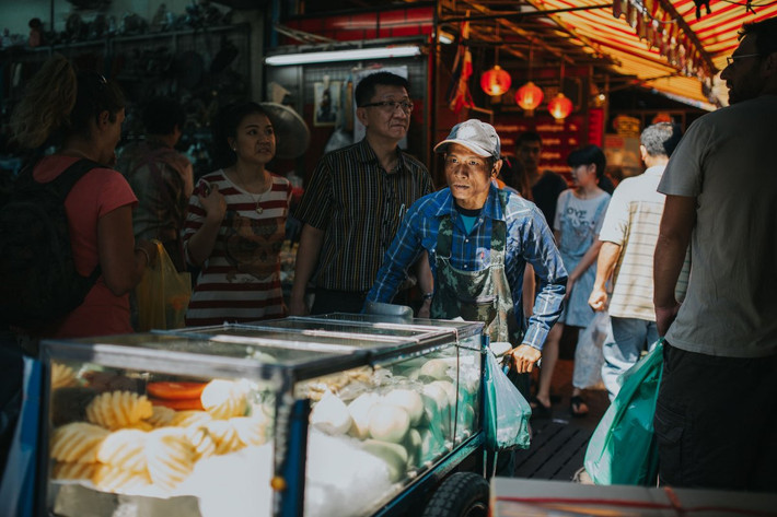 94% dân số Thái Lan là người Thái, 4% là người Hoa. 2% còn lại là những nhóm người khác.