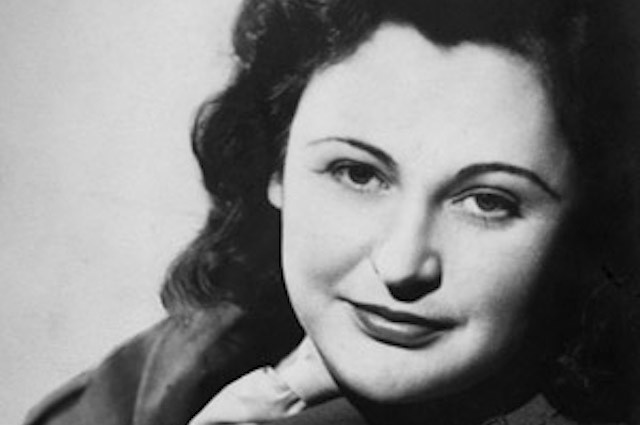 Nancy Wake là nữ điệp viên nổi tiếng thời Chiến tranh thế giới 2. Người phụ nữ nổi tiếng này được biết đến với biệt danh “Chuột bạch” vì sự ẩn náu tài tình khi làm nhiệm vụ. Nữ điệp viên xinh đẹp Wake với hành động bí ẩn và thông minh khiến cho Đức Quốc xã không tài nào nắm bắt được hành tung.