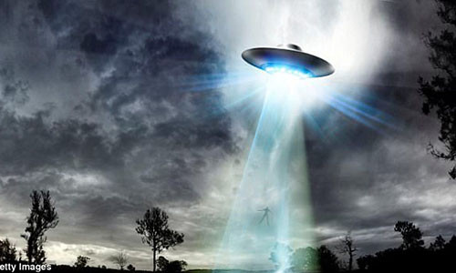 Xác định Mối đe dọa Hàng không vũ trụ Tiên tiến là chương trình điều tra UFO tuyệt mật của quân đội Mỹ. Lầu Năm Góc từng công bố thông tin bỏ ra 22 triệu USD cho chương trình này.