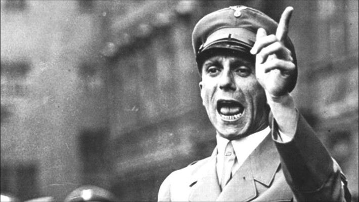 Y được coi là cánh tay phải của trùm phát xít Adolf Hitler về tuyên truyền và vận động.