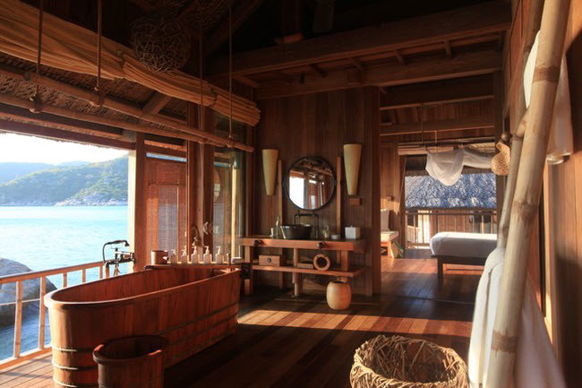 Khu nghỉ dưỡng Six Senses ở vịnh Ninh Vân, Việt Nam cũng lọt vào danh sách những nơi có khu nghỉ dưỡng trên mặt nước đẹp nhất thế giới.