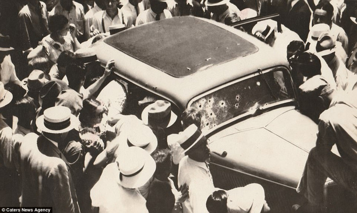 Do vậy, sau một thời gian dài lập kế hoạch theo dõi Bonnie và Clyde, cuối cùng cựu kiểm lâm Texas-Frank Hamer và 5 cán bộ khác đã nhìn thấy bộ đôi tội phạm khét tiếng này vào ngày 23/5/1934 tại Louisiana.