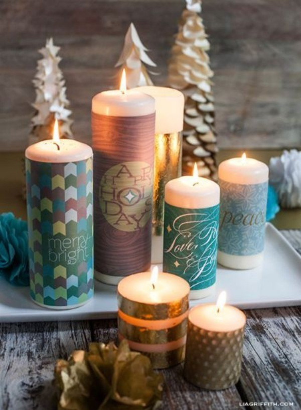 Những cây nến được mua với giá mềm sẽ giúp ngôi nhà lung linh trong dịp Noel nhờ vào ý tưởng dán thêm giấy màu theo chủ đề Giáng sinh.