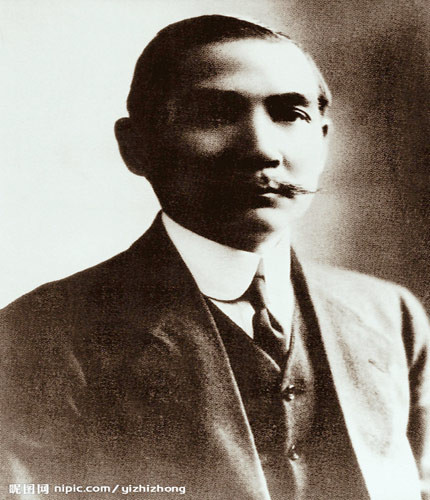 Cũng trong ngày 1/1/1912, nhà cách mạng Tôn Trung Sơn tuyên bố thành lập Trung Hoa dân quốc.