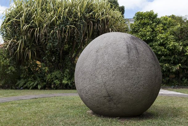 3. Las Bolas, những khối đá hình cầu nặng tới hơn 14 tấn ở Costa Rica là một phát hiện khảo cổ bí ẩn lớn đối với nhân loại.