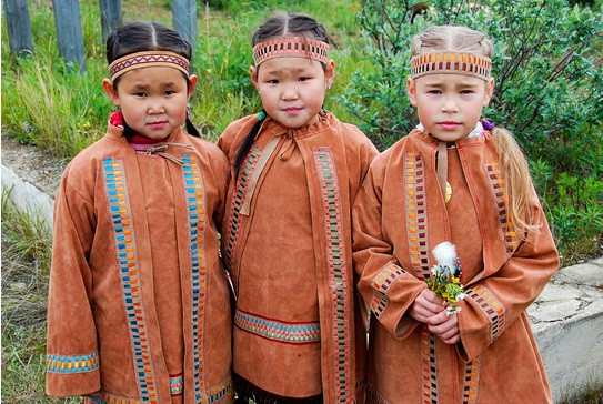 Yukaghirs: Cách đây vài thế kỷ, Yukaghirs là những bộ tộc đông dân nhất của Đông Siberia. Ngày nay, hầu hết tất cả Yukaghirs (khoảng 1.500 người) sống ở phía bắc của Yakutia và Chukotka, trong lưu vực sông Kolyma.