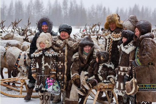 Người Evenk sống ở Đông Siberia, từ sông Yenisei đến biển Okhotsk. Khoảng 40.000 người Evenk sống ở Nga, với con số tương tự ở Trung Quốc.