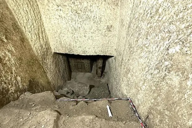 Từ những nội dung khắc trên quan tài, các chuyên gia biết được bà "Idi" là con gái của Djefaahapi - thống đốc Asyut. Vị thống đốc này là một trong những tỉnh giàu có nhất thời bấy giờ. Ảnh: Photo courtesy of the Egyptian Ministry of Tourism and Antiquities.