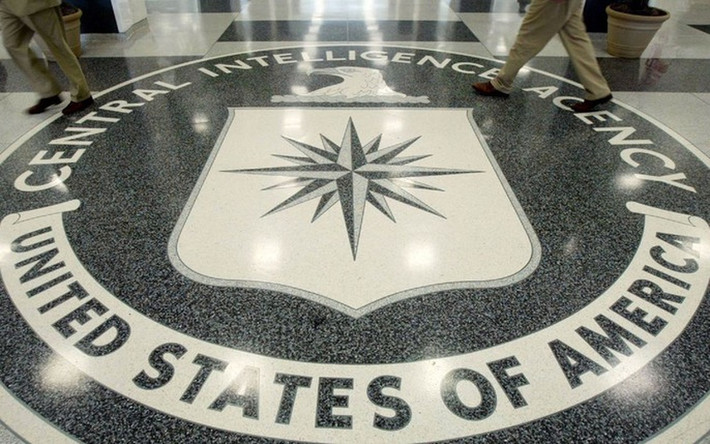 Nhân viên của CIA không nhất thiết là điệp viên. Họ có thể là những người hoạt động ở thực địa, nhà phân tích, thủ thư, hay nhân viên phụ trách các vấn đề công của CIA, chuyên gia ngôn ngữ, nhà toán học...