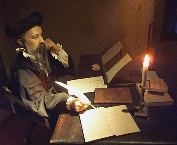 Theo Nostradamus, nhiều nơi trên khắp thế giới sẽ đối mặt với nhiều mưa bão, hạn hán, động đất, sóng thần... Khi ấy, cuộc sống của người dân sẽ chịu ảnh hưởng lớn từ những thảm họa thiên nhiên kinh hoàng.