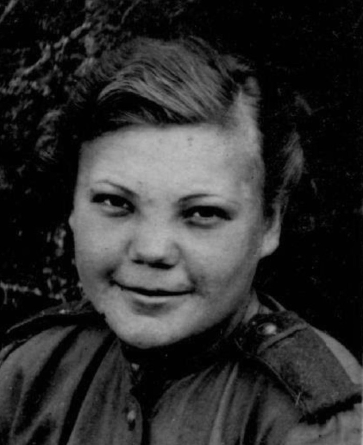 Trong trận chiến Berlin diễn ra năm 1945, bà Nina đã bắn hạ 89 lính Đức quốc xã. Bà là một trong số ít nữ xạ thủ xuất sắc của Liên Xô sống sót qua chiến tranh.