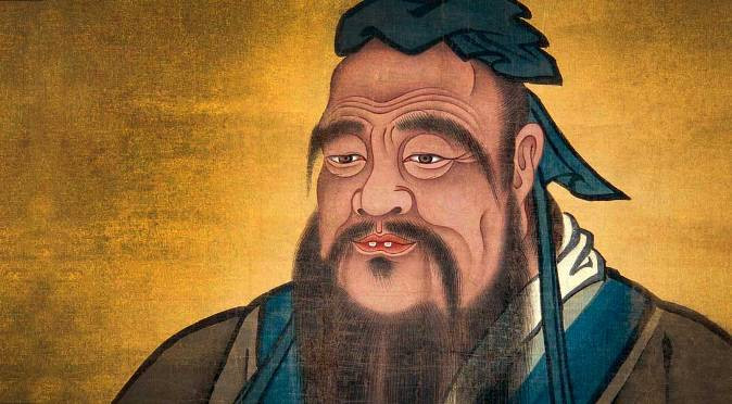 Do hai vợ chồng có cách biệt tuổi tác lớn, sợ khó có con nên Nhan Chinh Tại đã âm thầm lên núi Ni Khâu cầu nguyện để sớm có con. Không lâu sau, bà sinh ra Khổng Tử. Khi Khổng Tử lên 3 tuổi, cha của ông qua đời.