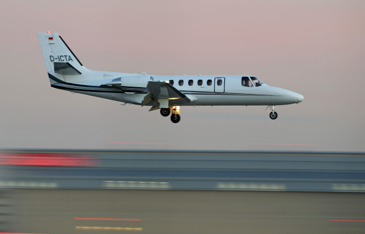 Khi đến gần đảo Gotland của Thụy Điển, nó nhanh chóng mất độ cao và tốc độ. Máy bay Cessna 551 rơi xuống biển Baltic "khi hết nhiên liệu" vào khoảng 20h tối ngày 4/9 (giờ địa phương).
