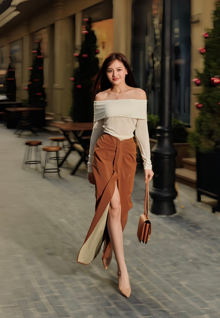 Các thiết kế áo sơ mi, áo trễ vai được Thùy Anh mix đa dạng với đủ loại chân váy, toát lên vẻ thanh lịch và phù hợp với nhiều hoàn cảnh, từ công sở đến dạo phố, dự tiệc cocktail. Các mẫu váy chữ A dáng ngắn hoặc dạ hội, nữ diễn viên chú trọng cách make-up và chọn phụ kiện phù hợp để không quá phô trương về ngoại hình nhưng vẫn cuốn hút mọi ánh nhìn.