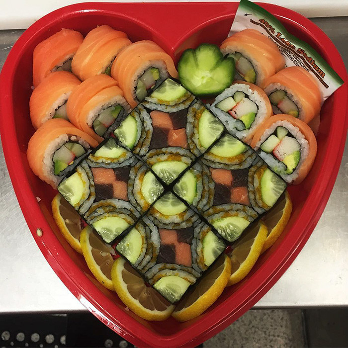 Họ không ngừng sáng tạo ra rất nhiều tác phẩm sushi mới lạ, đẹp mắt, ngon khó cưỡng.