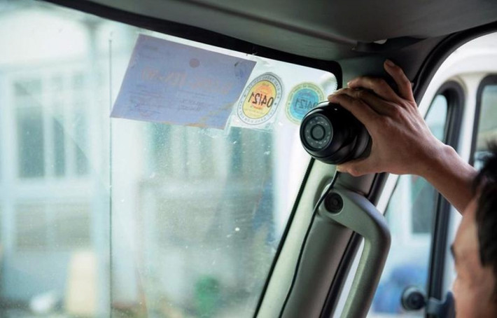 Xử phạt ô tô kinh doanh vận tải không lắp camera giám sát: Bắt đầu từ ngày 1/1/2022, các chủ xe ô tô kinh doanh vận tải cần hết sức lưu ý, nếu ô tô không có camera giám sát sẽ bị xử phạt theo quy định của Nghị quyết 66 năm 2021 của Chính phủ. (Ảnh minh họa)