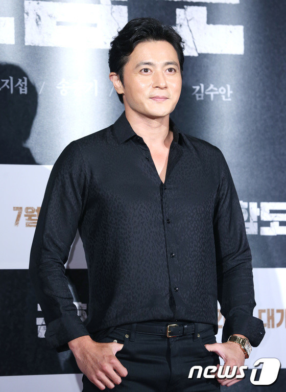 Jang Dong Gun hiếm khi xuất hiện trong một sự kiện chiếu phim tương tự.