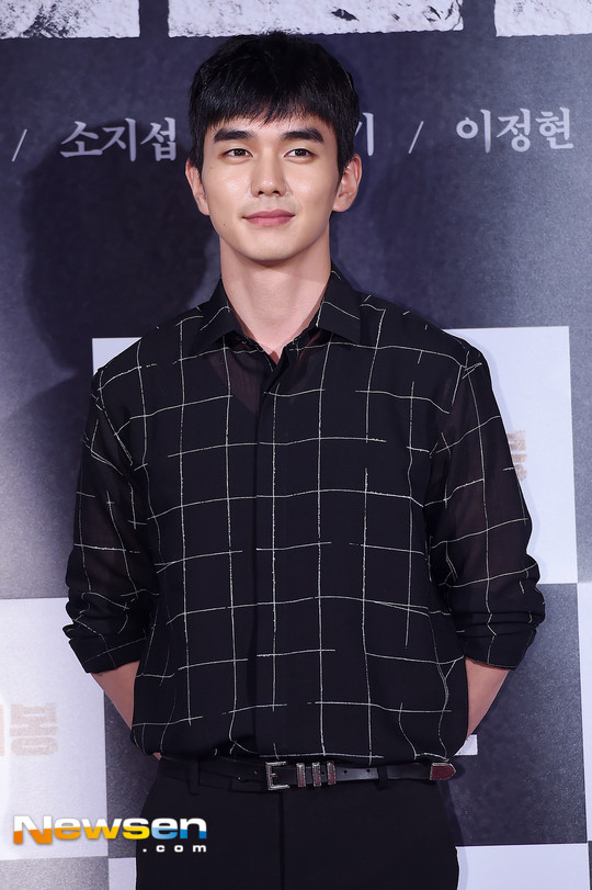 Nam diễn viên trẻ đang lên Yoo Seung Ho.