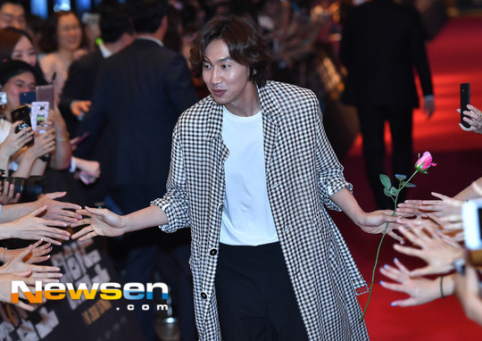 Bạn thân Song Joong Ki - Lee Kwang Soo.