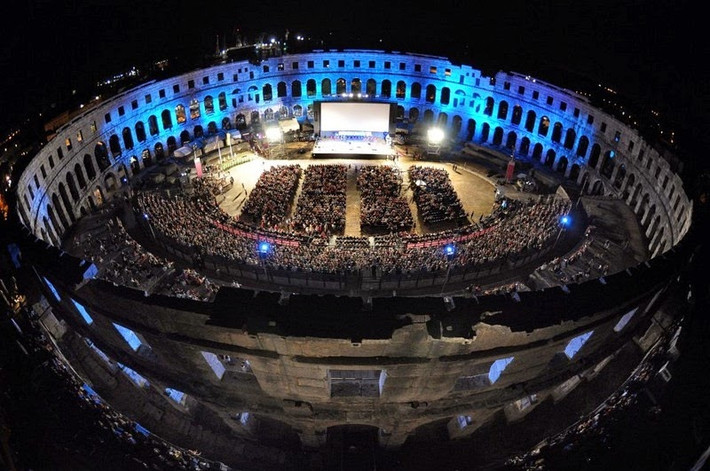 Giống Verona Arena, ngày nay, Pula Arena được sử dụng để tổ chức các buổi hòa nhạc, liên hoan phim...