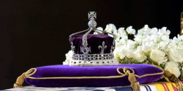 Trước khi được trao cho Hoàng gia Anh, viên kim cương Koh-i-Noor được giữ trong một két sắt để đưa từ Ấn Độ sang Anh.