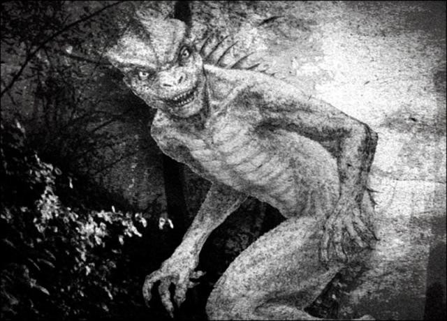 "Người bò sát" Reptilian cũng được cho là gây ra những vụ mất tích bí ẩn. Theo thuyết âm mưu này, sinh vật huyền bí này đã gây ra một số vụ bắt cóc. Sau khi trở về, nạn nhân thường bị mất toàn bộ ký ức về khoảng thời gian bị bắt cóc.