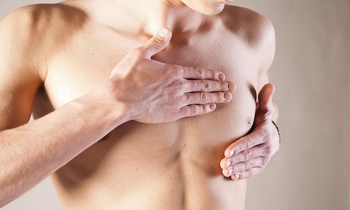 Mặc dù đàn ông không có ngực như phụ nữ, nhưng họ cũng có một số lượng nhỏ các mô vú và có nguy cơ mắc ung thư vú. Ngực của một người đàn ông trưởng thành tương tự như bộ ngực của một cô gái tuổi dậy thì. Ở bé gái, mô này phát triển không ngừng, nhưng ở nam giới thì không.
