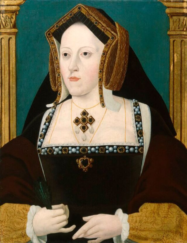 Hoàng hậu đầu tiên của vua Henry VIII là Katherine xứ Aragon năm 1509. Hoàng hậu Katherine sinh hạ cho nhà vua một người con giá tên Mary. Tuy nhiên, vua Henry VIII luôn khao khát có người con trai nên đã hủy bỏ cuộc hôn nhân với hoàng hậu Katherine xứ Aragon.