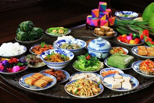 Rằm tháng 7 là một dịp lễ quan trọng đối với nhiều gia đình Việt Nam. Vào ngày này, các gia đình chuẩn bị làm mâm cơm để tưởng nhớ đến người thân và làm mâm lễ cúng cho những vong hồn chưa được siêu thoát.