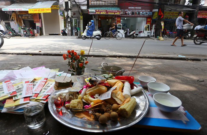 Ngày Rằm tháng 7 còn gọi là ngày “Xá tội vong nhân”, có nghĩa là ngày mà Diêm Vương mở cửa địa ngục cho các vong hồn khi tại thế thất cơ lỡ vận, không nơi nương tựa và chịu nhiều oan trái ở kiếp trước...