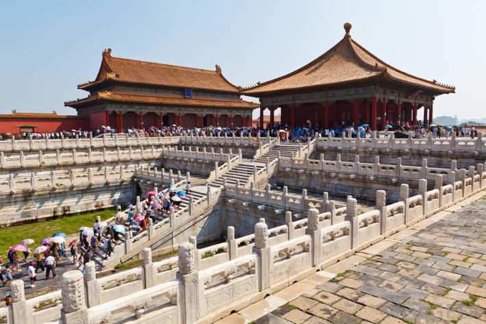 Vào thời xưa, người dân Trung Quốc còn lưu truyền câu tục ngữ “một lượng vàng, một viên gạch” để mô tả loại gạch vô cùng quý giá và đắt đỏ được dùng để xây dựng Tử Cấm Thành. Qua đó có thể thấy giá thành loại gạch quý này đắt đỏ ra sao.