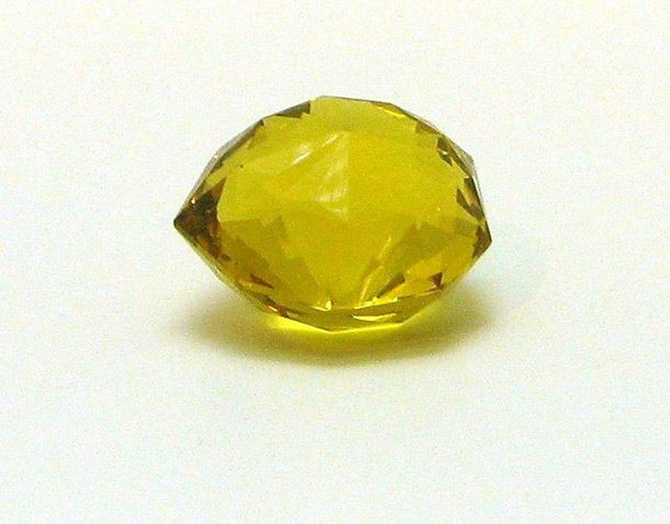 Khoảng 5 thế kỷ trước, viên kim cương vàng Florentine được tìm thấy trong một mỏ đá ở Ấn Độ. Sau khi được tìm thấy, nó được các thợ kim hoàn giỏi nhất chế tác.