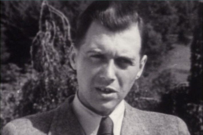 Theo một số tài liệu lịch sử, thay vì cứu người, Josef Mengele thực hiện phẫu thuật trên các cặp sinh đôi mà không dùng thuốc gây tê.