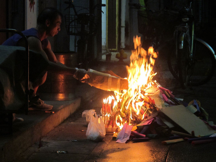 Thêm nữa, người dân cúng "cô hồn" để cầu mong những điều tốt đẹp sẽ đến với họ và gia đình.