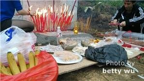 Sở dĩ người Trung Quốc quan niệm tháng 7 âm lịch là tháng cô hồn xuất phát từ việc Diêm Vương cho mở cửa Quỷ môn quan vào ngày 2/7 âm lịch hàng năm.