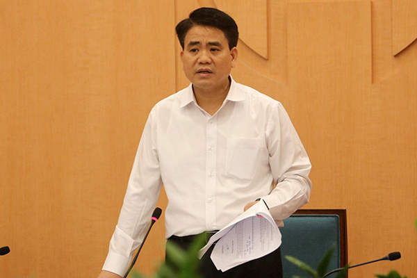 Liên quan đến việc ông Nguyễn Đức Chung - Chủ tịch UBND thành phố Hà Nội bị tạm đình chỉ công tác để xác minh, điều tra làm rõ trách nhiệm có liên quan trong một số vụ án, báo Công an nhân dân dẫn lời thiếu tướng Tô Ân Xô, Chánh Văn phòng, người Phát ngôn Bộ Công an cho biết, theo điều tra ban đầu, ông Nguyễn Đức Chung có liên quan đến 3 vụ án.