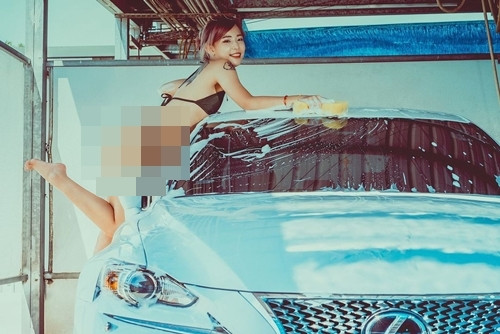 Những ngày gần đây, bộ ảnh diện bikini hai mảnh rửa xe của hot girl Alice, người Đài Loan, nhận được sự chú ý lớn. (Nguồn ảnh: IG)