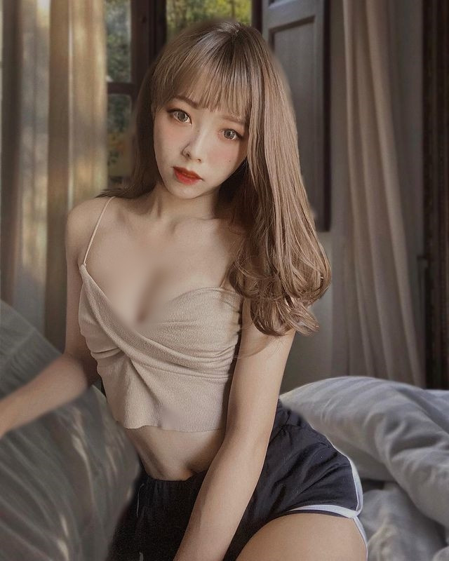 Đa số mọi người đều khen ngợi nhan sắc và dáng vóc săn chắc, quyến rũ của cô nàng.