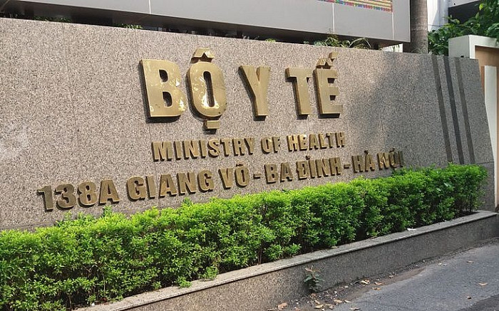 Bị can Nguyễn Huỳnh, cựu Phó Trưởng phòng Quản lý giá thuốc, Cục Quản lý Dược, Bộ Y tế, nguyên Thư ký Thứ trưởng Bộ Y tế nhận hối lộ hơn 53,9 tỷ đồng, trong đó chuyển cho ông Nguyễn Thanh Long 49,9 tỷ đồng và sử dụng cá nhân 4 tỷ đồng. (Ảnh: trụ sở Bộ Y tế).