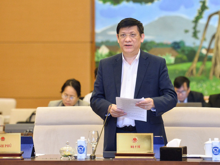 Cơ quan Cảnh sát Điều tra C03 cáo buộc cựu Bộ trưởng Bộ Y tế Nguyễn Thanh Long và thư ký Nguyễn Huỳnh đã tác động, chỉ đạo giúp doanh nghiệp Việt Á được cấp phép lưu hành kit test COVID-19. Thực hiện hành vi trái pháp luật, để Việt Á tổ chức sản xuất, tiêu thụ kit test theo đơn giá nâng khống, thu lời bất chính số tiền đặc biệt lớn.
